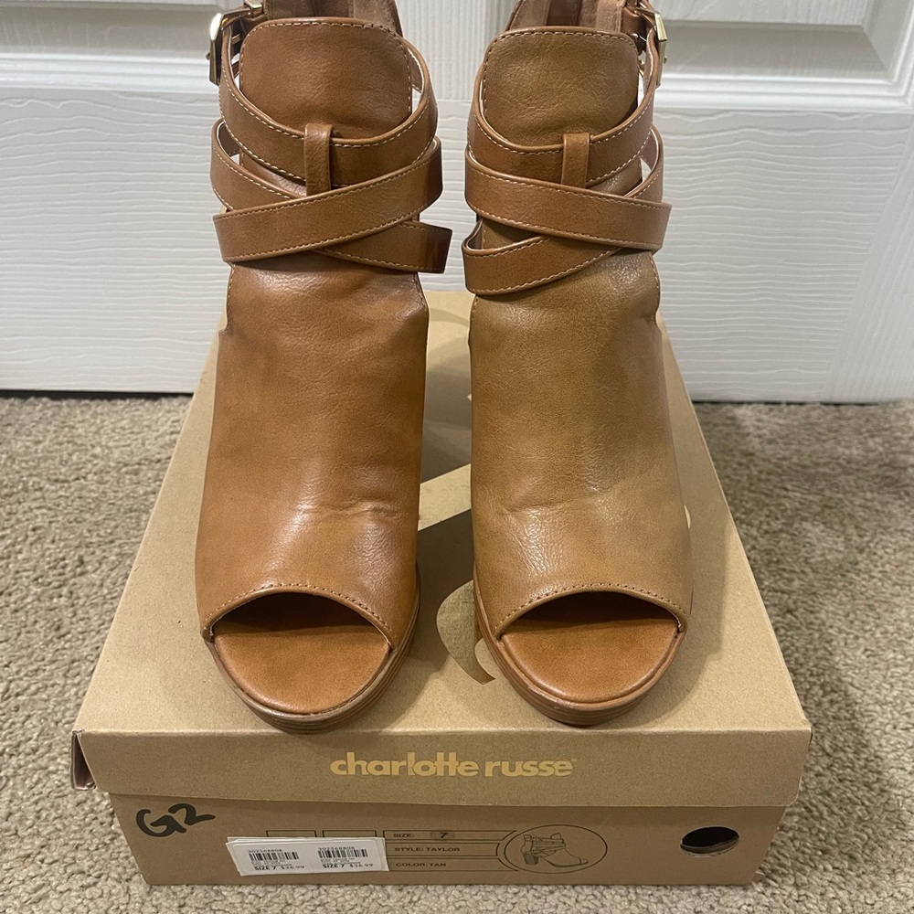 Charlotte Russe Tan Strappy Heeled Sandals - Picture 4 of 5